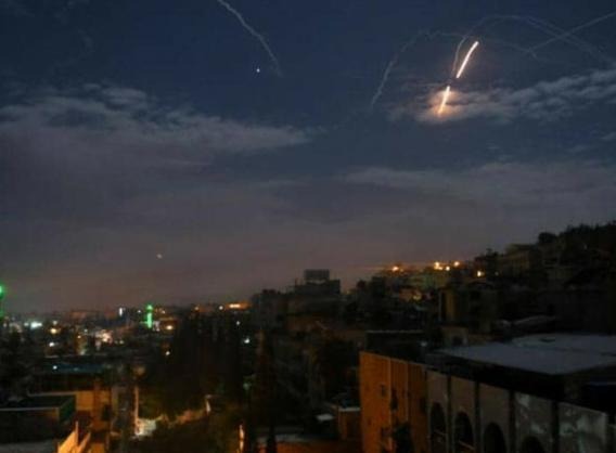 الدفاعات الجوية السورية تعترض صواريخ اسرائيلية جنوب دمشق