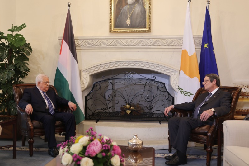 الرئيس عباس خلال مؤتمر صحفي مع رئيس قبرص: سنتخذ ما يلزم من اجراءات قانونية لحماية مصالح شعبنا ووقف جرائم الاحتلال