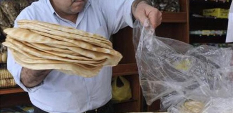 سرور نفى خبر رفع سعر ربطة الخبز