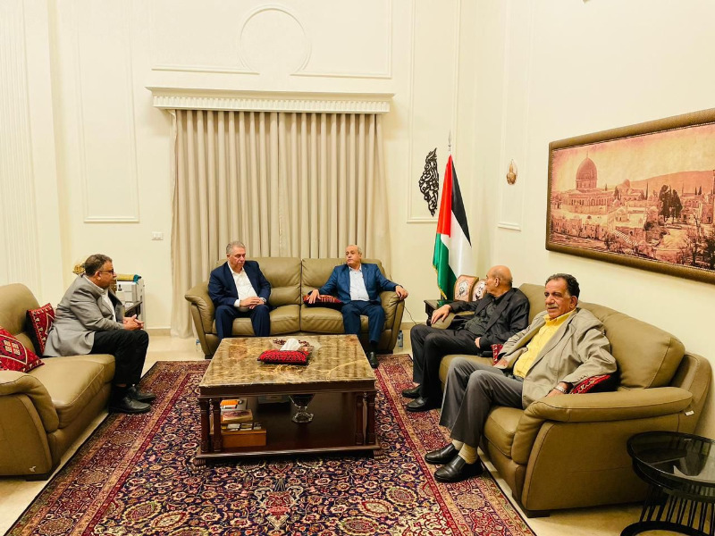 السفير دبور يستقبل وفد "الجبهة الشعبية لتحرير فلسطين" برئاسة جميل مزهر