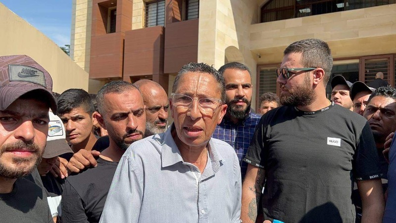 تجمع لشباب صيدا القديمة قرب المخفر للمطالبة باستلام جثمان الفتى شحادة رجب