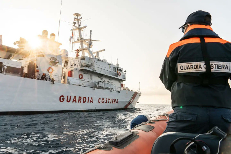 العثور على طفلين متوفيين قبالة الساحل الجنوبي لإيطاليا