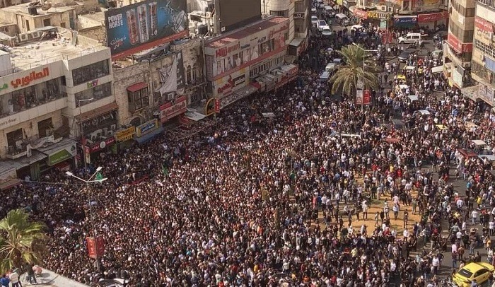 بالصور: عشرات الآلاف يشيّعون في موكب مهيب شهداء نابلس الخمسة
