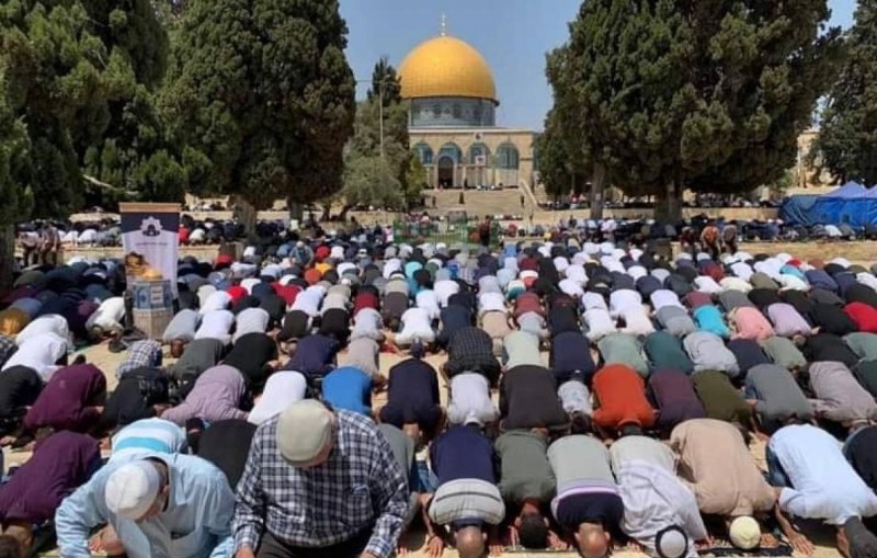 رغم تشديدات الاحتلال.. 50 ألف مصلِ يؤدون صلاة الجمعة في المسجد الأقصى
