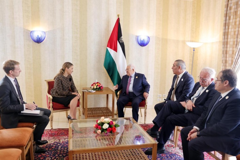 الرئيس عباس  يستقبل الموفدة الأميركية للقمة العربية