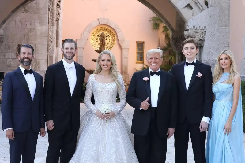 بالصور: ابنة ترامب تتألق يوم زفافها بفستان من تصميم ايلي صعب...