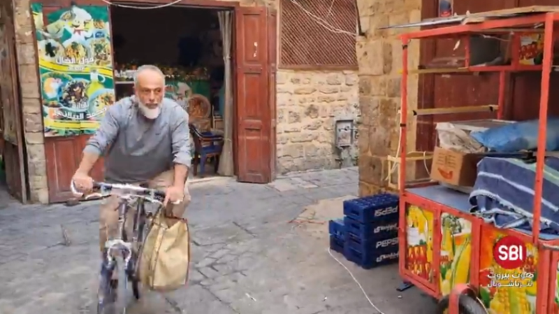 على دراجته الهوائية .. ابو صالح ينافس "الجعيتاوي"