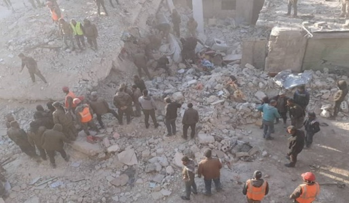 10 ضحايا جراء انهيار مبنى سكني في حلب