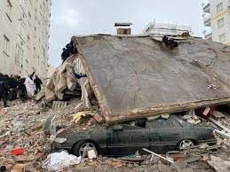 مئات الضحايا في زلزال مدمّر ضرب تركيا.. وهزات ارتدادية في عدة دول عربية