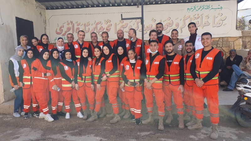 وحدة الإسعاف والطوارئ في الهلال الأحمر تنظم يومًا صحيا مجانيا في مخيم البرج الشمالي