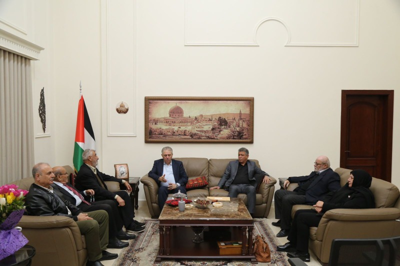 السفير دبور يلتقي وفداً من اتحاد نقابات عمال فلسطين