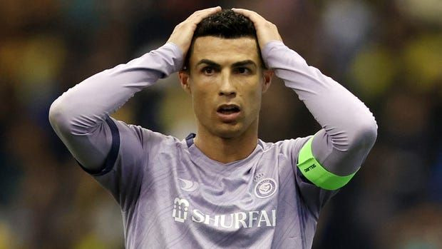 بالفيديو.. دراجة نارية من الذهب عيار 22 هدية لكريستيانو رونالدو في السعودية!