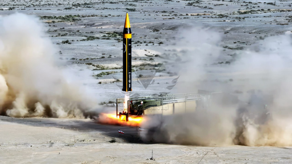 يصيب 80 هدفا.. إيران تكشف عن قدرات صاروخ “خرمشهر 4”