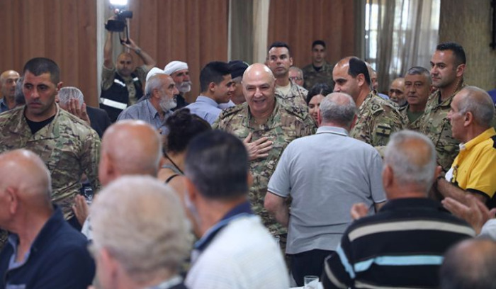 قائد الجيش في احتفال تكريمي لآباء العسكريين الشهداء: أشكركم على تربيتكم الوطنية لأولادكم