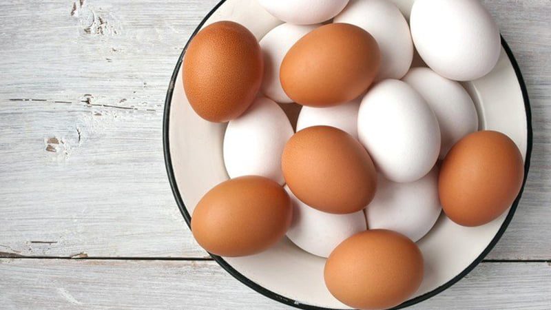 أيهما أفضل البيض الأبيض أم البني؟