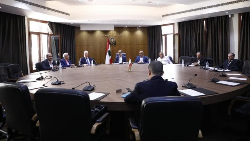 لجنة الإعلام والإتصالات طالبت بعدم تكبيد المواطن أعباء تكلفة الاتصالات