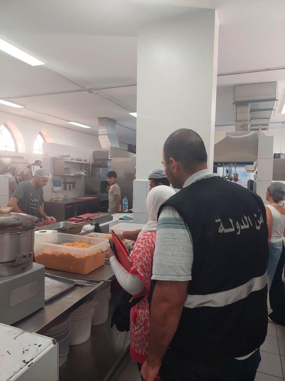 مراقبو الاقتصاد جالوا على مطاعم في جزين وقرى قضائها للتثبت من التزامهم شروط سلامة الغذاء