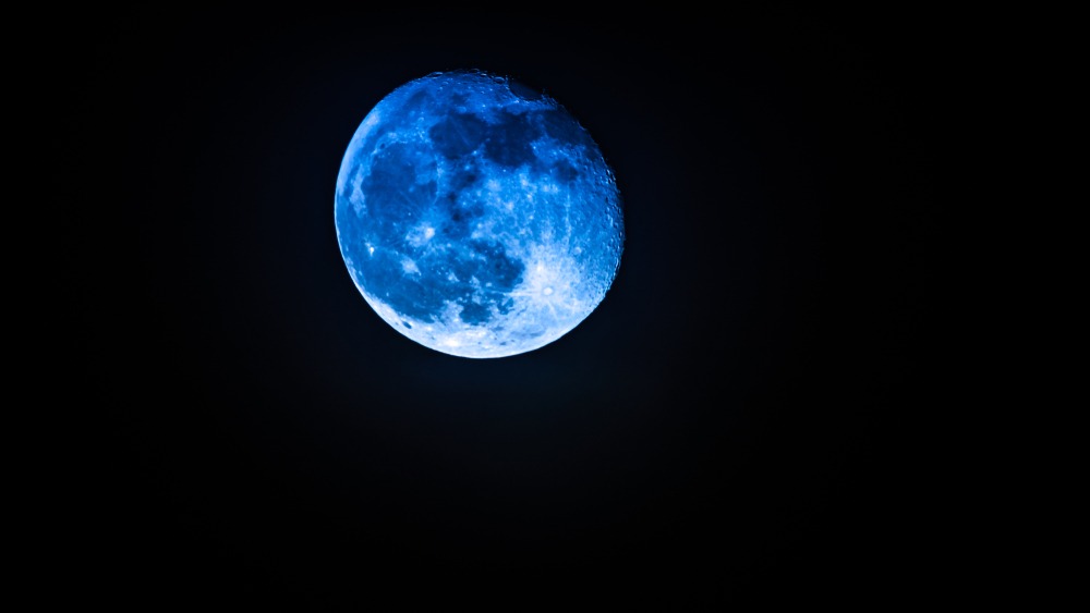 ما هي ظاهرة القمر الأزرق العملاق التي سيشهدها العالم ليلة 30 آب؟