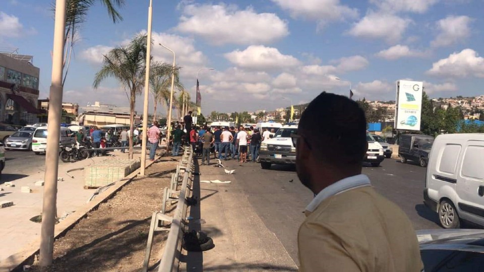 بالصور.. 3 قتلى نتيجة اصطدام سيارة بعمود إنارة على اوتوستراد الغازية