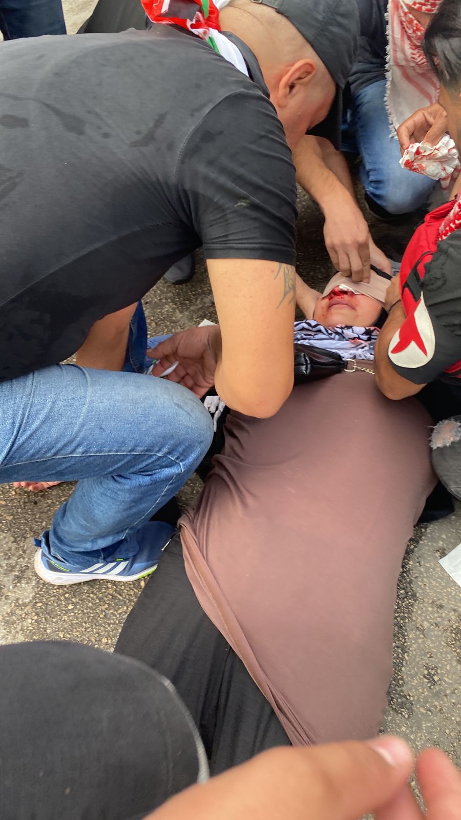 بالصور.. اشتباكات بين المتظاهرين والقوى الأمنية بمحيط السفارة الأميركية في عوكر