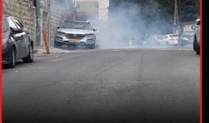 الاحتلال يعتدي على المصلين في حي وادي الجوز بالقدس المحتلة، بإطلاق قنابل الصوت والغاز المسيل للدموع ورش المياه العادمة، بعد منعهم من دخول "الأقصى".