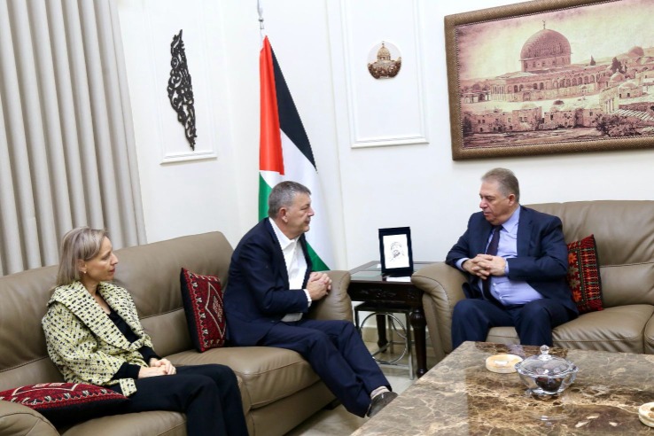 السفير دبور يلتقي المفوض العام لوكالة الاونروا