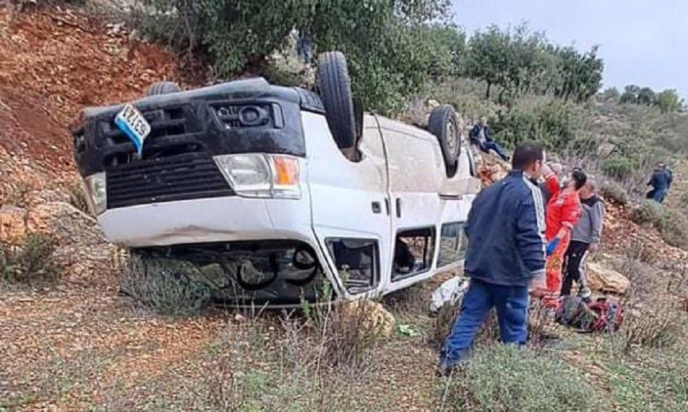 بالصور - جنوبًا ... انقلاب "فان" تابع لـ"اليونيفل" جراء القصف الاسرائيلي!