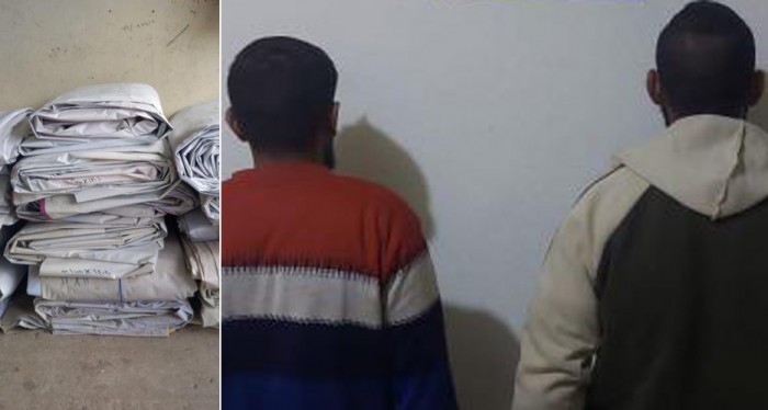 بحِرَفية عالية ... يسرقان اللّوحات الإعلانيّة في منطقة لبنانيّة!