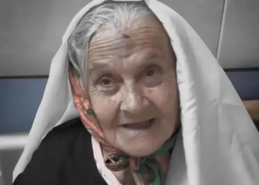 بالفيديو - بعد أن خطفت قلوب الجميع ... استشهاد الفلسطينية صاحبة فيديو "عمري أقدم من إسرائيل" على يد قناص!