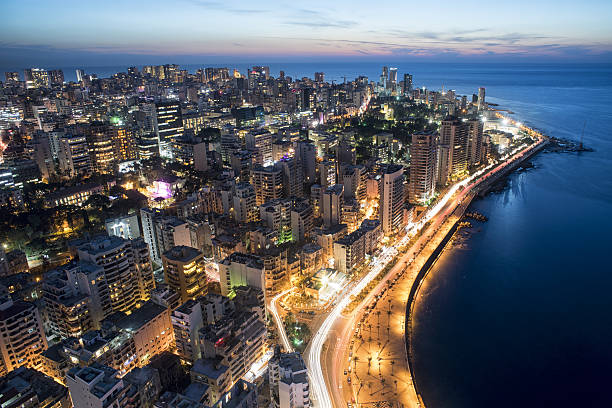 بالصورة - "تنين البحر" فوق بيروت!