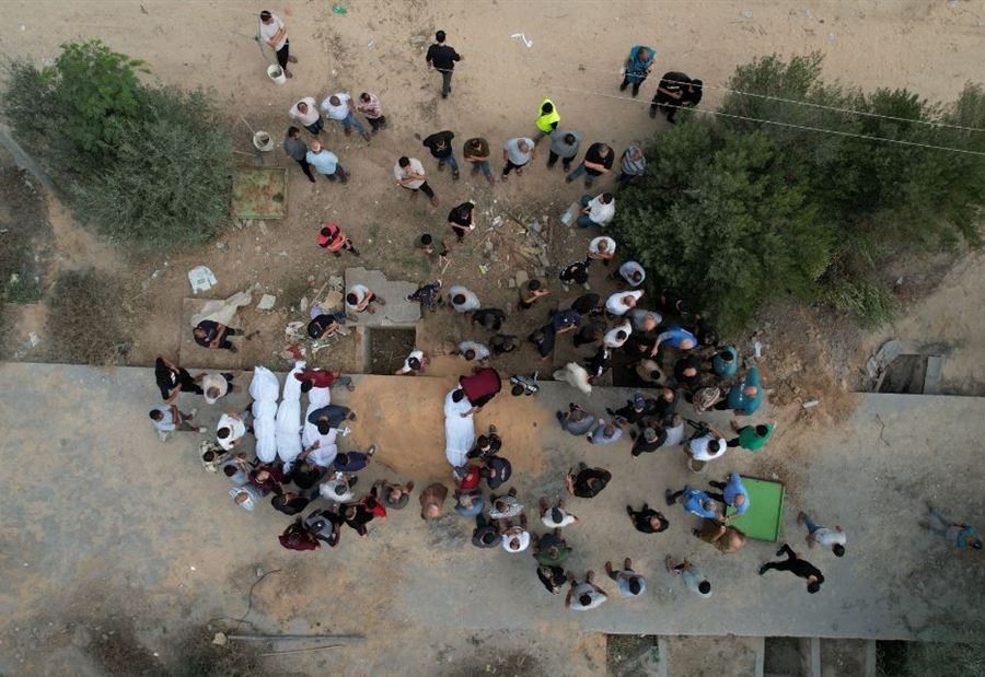 "أدلّة بالأقمار الصناعية"... الاحتلال يدمّر مقابر في غزّة!