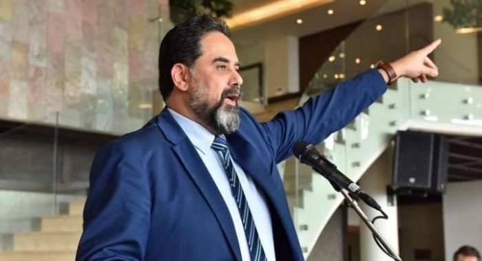 مدير عام التربية  يعتدي على موظّف بالضرب
