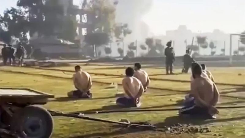 بالفيديو - عراة تحت فوهات الدبابات ... جنود الاحتلال ينكلون بفلسطينيين في أحد ملاعب غزة!