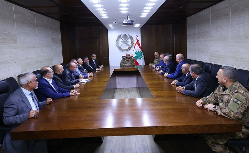 العماد جوزاف عون يستقبل وفداً من جزين برئاسة رومانوس مشيداً بدور القائد المغوار