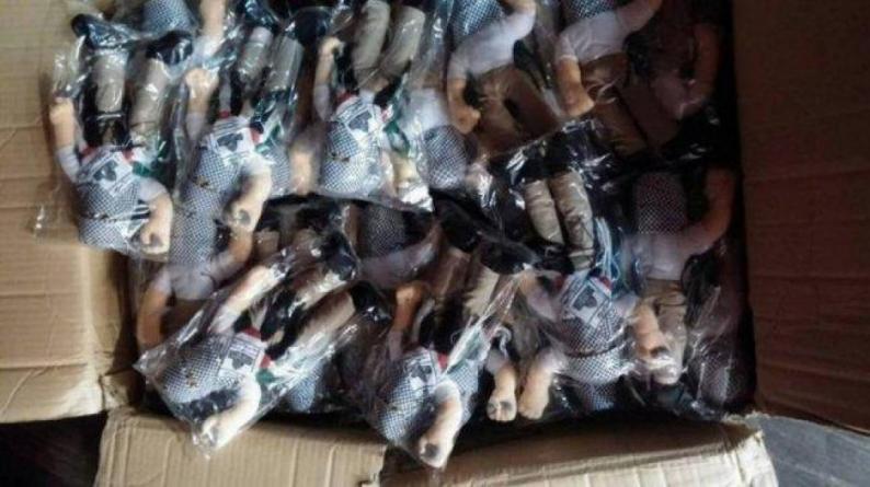 الاحتلال الإسرائيلي يستولي على ألعاب أطفال خلال مداهمة محلات تجارية بالخليل