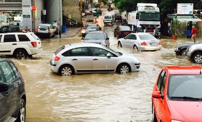 مأساة في هذه المنطقة ... السيول تنهي حياة عائلة بأكملها!