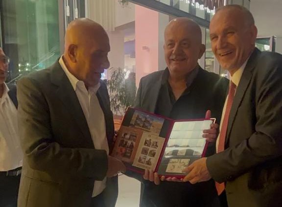 وزير الاتصالات الفلسطيني اسحاق سدر يزور سفارة دولة فلسطين في أبوظبي