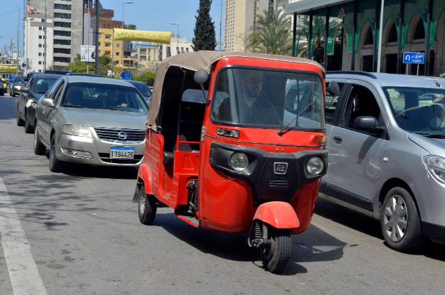 3 جرحى جراء إطلاق نار على "توك توك" لنقل الركاب!