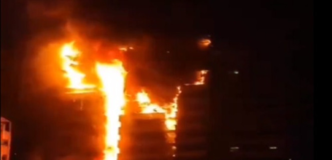 بالفيديو - حريق هائل بـ"مستشفى غاندي" في طهران!