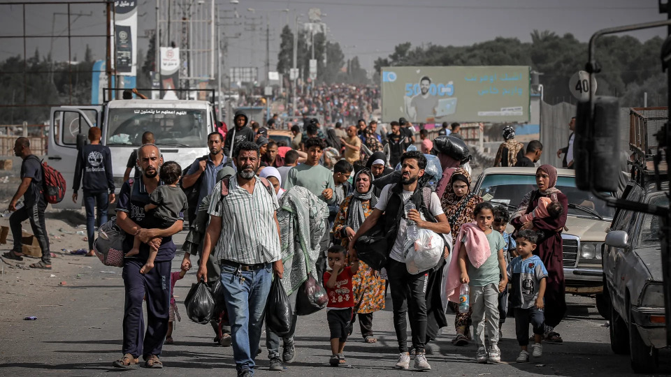 "أكذوبة الممر الآمن" ... هكذا يصنع جيش الاحتلال "الفخ" للتنكيل بالفلسطينيين واعتقالهم في غزة