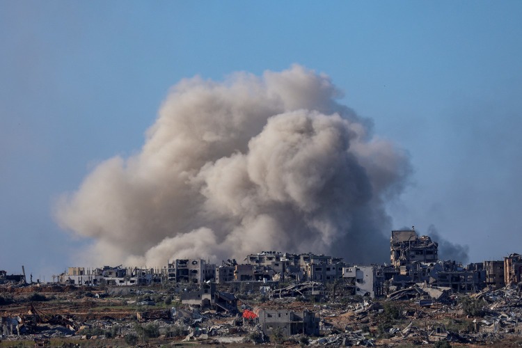 في اليوم الـ121 للعدوان: شهيدان بقصف إسرائيلي على دير البلح