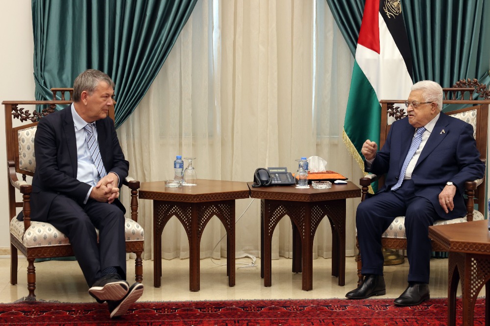 الرئيس عباس يستقبل المفوض العام لوكالة غوث وتشغيل اللاجئين "الأونروا"