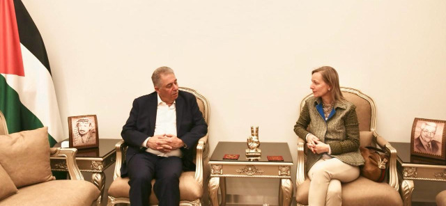 السفير دبور يستقبل مديرة شؤون وكالة "الاونروا" في لبنان