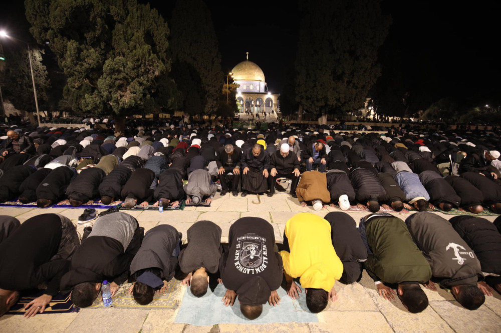 45 ألفا يؤدون صلاتي العشاء والتراويح في المسجد الأقصى