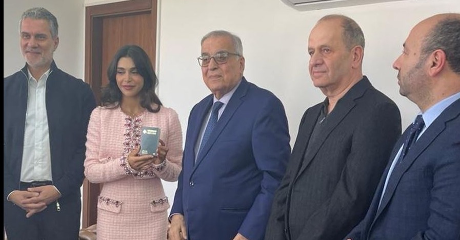 ياسمينا زيتون بضيافة بو حبيب .. وجواز سفر خاص!