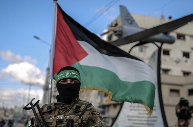 سلمتهم الى الجهات الأمنية.. الفصائل الفلسطينية تكشف تفاصيل تتعلق باغتيال قيادي بـ "حماس"
