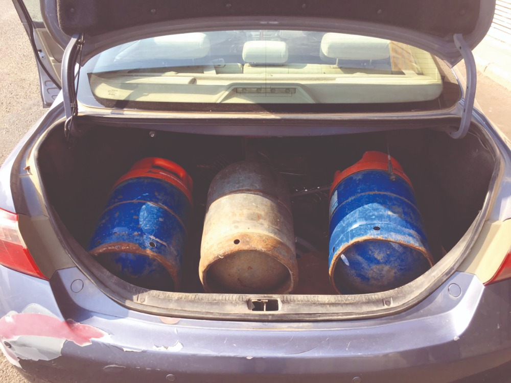 بالصورة - انفجار قارورة غاز داخل سيارة!