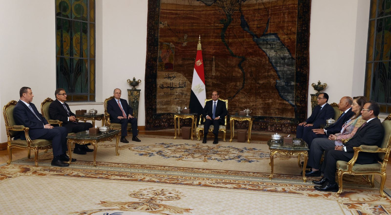 رئيس الوزراء محمد مصطفى يلتقي الرئيس المصري في القاهرة