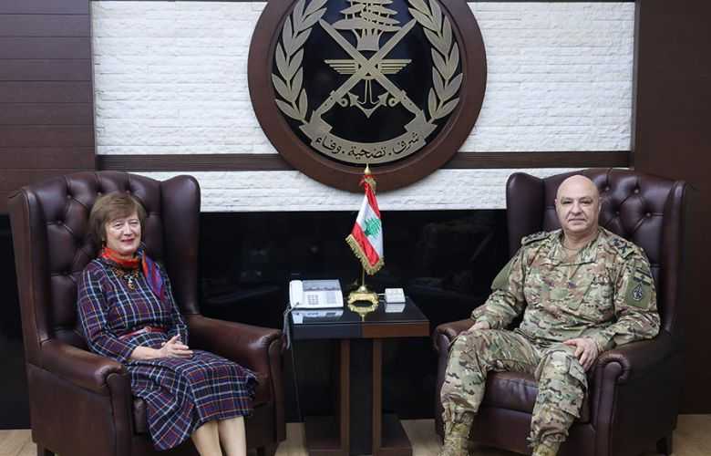 قائد الجيش يبحث مع فرونتسكا والسفيرة الكندية التطورات في الجنوب