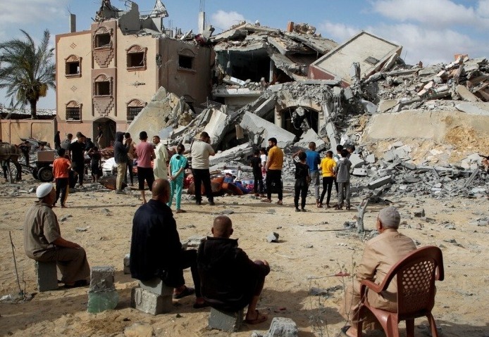 215 يوماً للحرب على فلسطين!